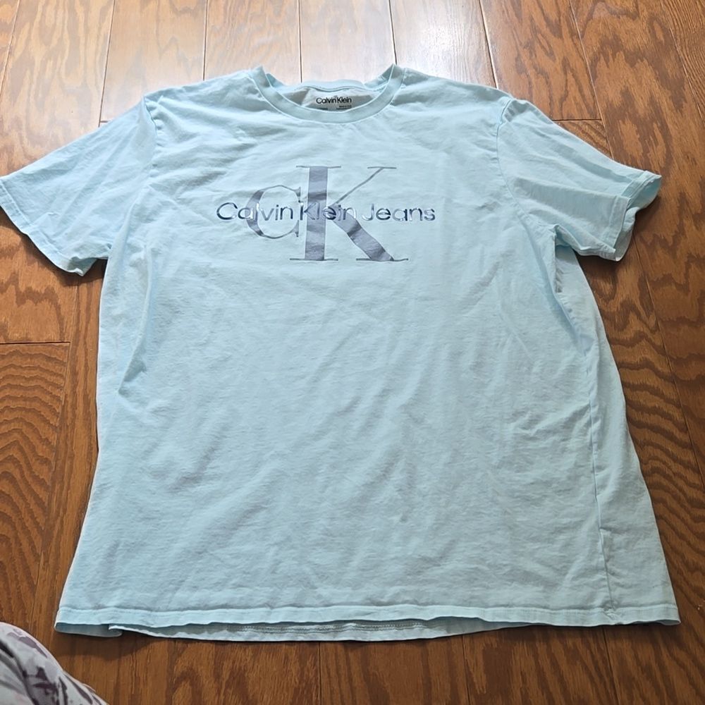 Men's t shirt great condition extra large